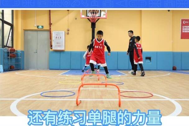  残疾人篮球锦标赛，运动员拼搏精神感人