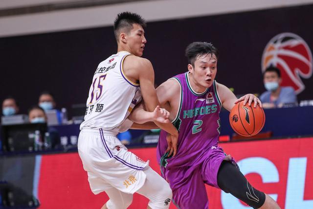  易建联复出首秀带领广东轻取深圳队