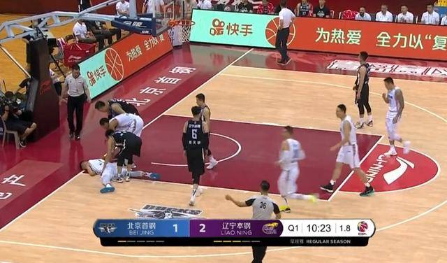  篮球裁判严格执法，公平竞赛保障进行