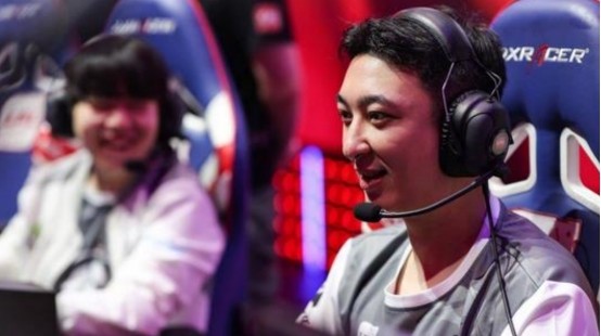  电竞新秀锋芒毕露斩获赛季首冠