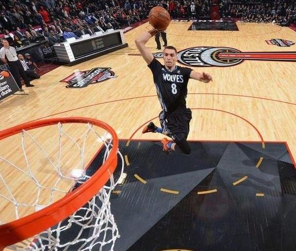  扣篮大赛创意无限，飞行大队竞逐天际