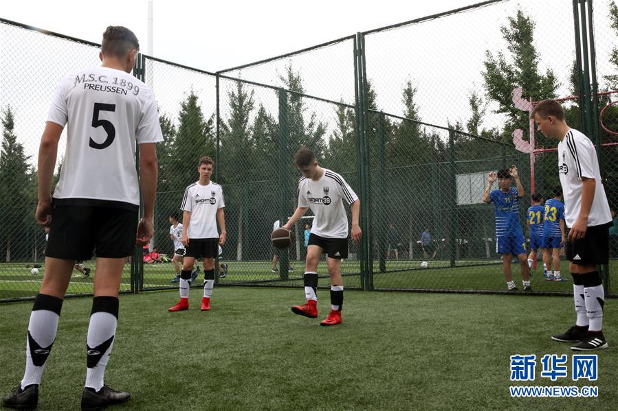  国际邀请赛开战，中外球队切磋技艺