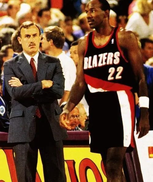 篮球名宿执教青年军,传承经验培育新人