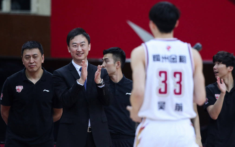  主场优势尽显，球迷助威声震四方