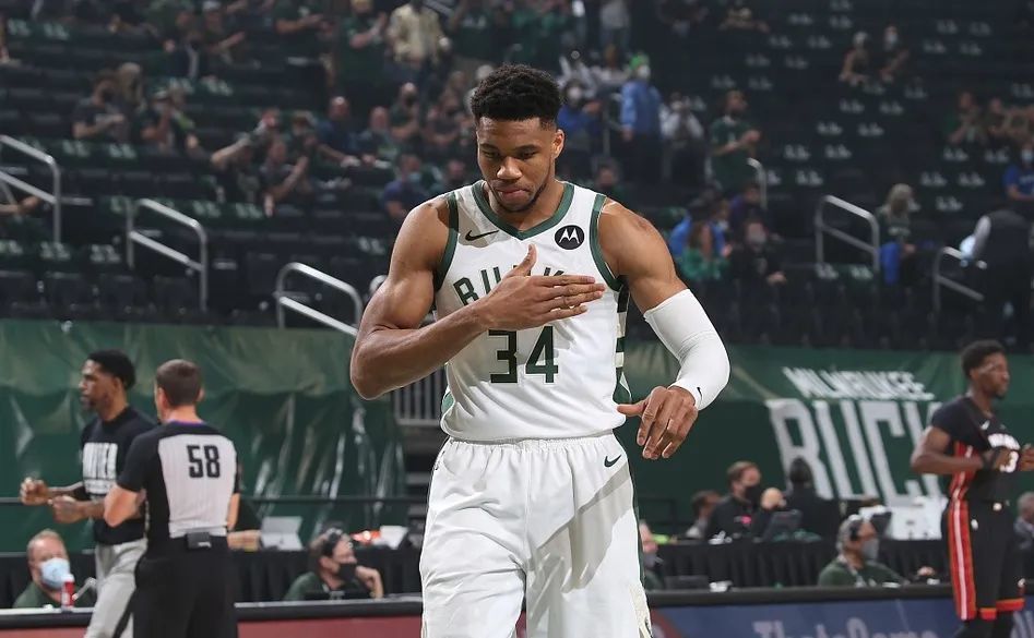  米切尔三分如雨骑士浇灭热火攻势