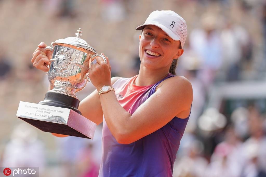  斯维亚泰克卫冕成功，波兰之星闪耀赛场